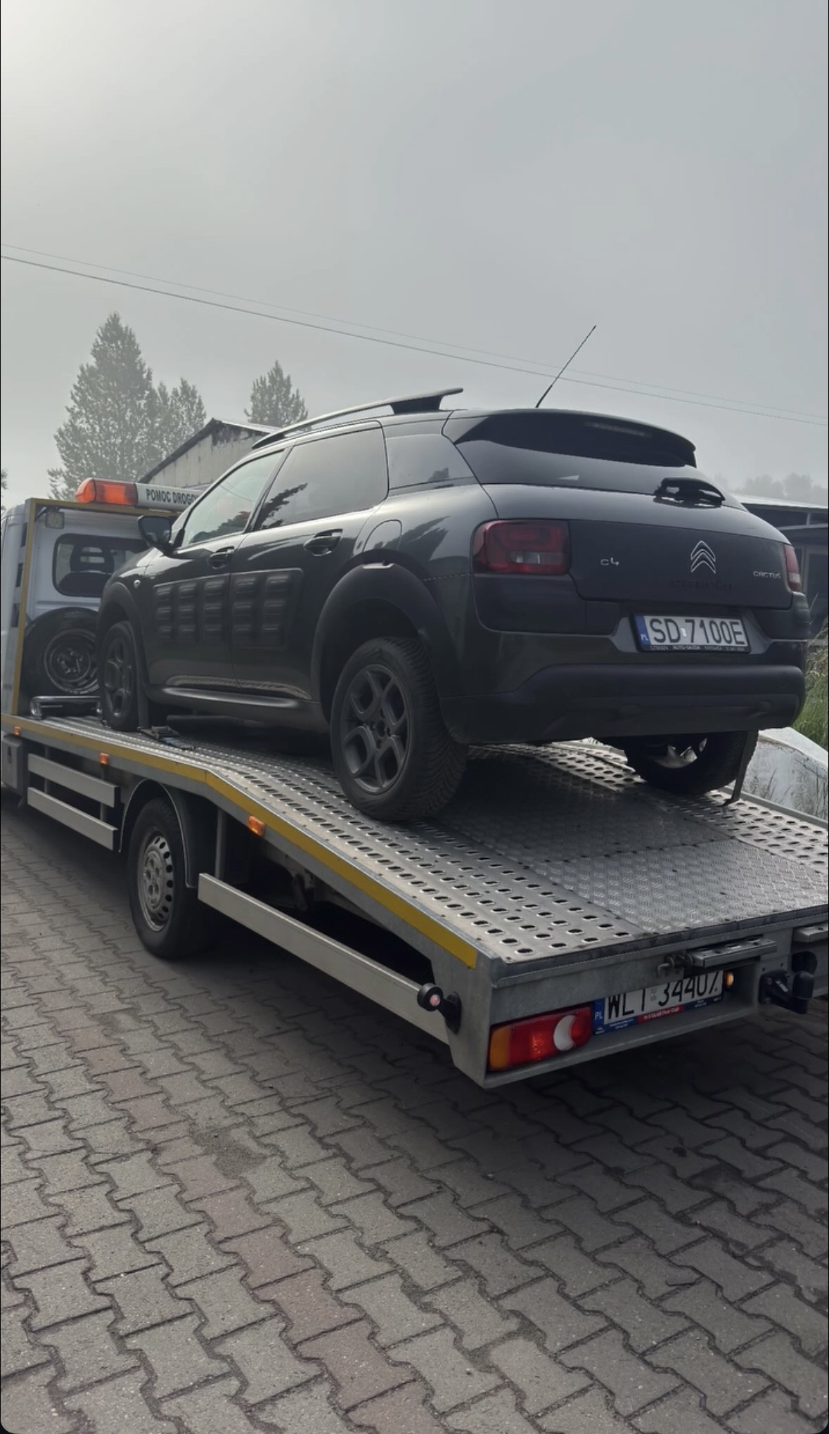 Citroen C4 na lawecie — holowanie Sosnowiec